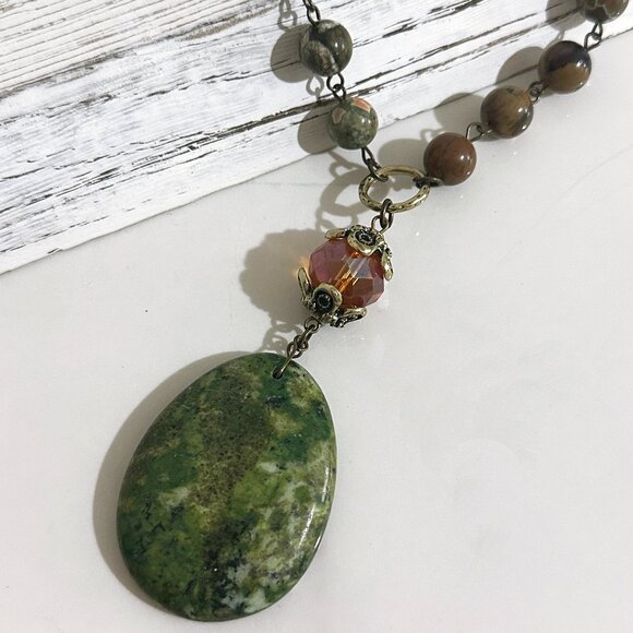 Green Agate and Bead Long Necklace - Picture 2 of 3